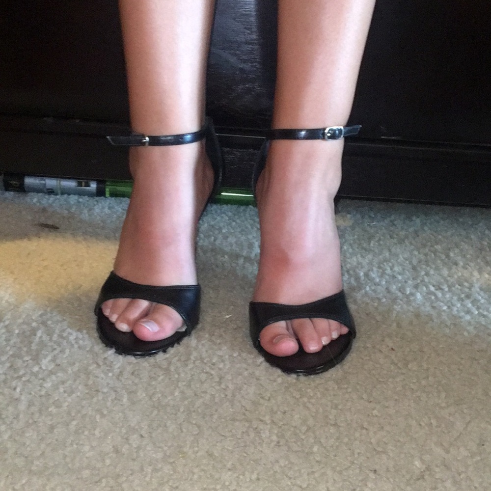 Black peep toe ancle strap heel